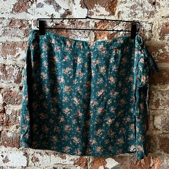 AMERICAN EAGLE Wrap tie mini skirt vintage teal floral - Picture 1 of 5